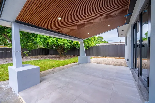 a view of outdoor space yard and porch