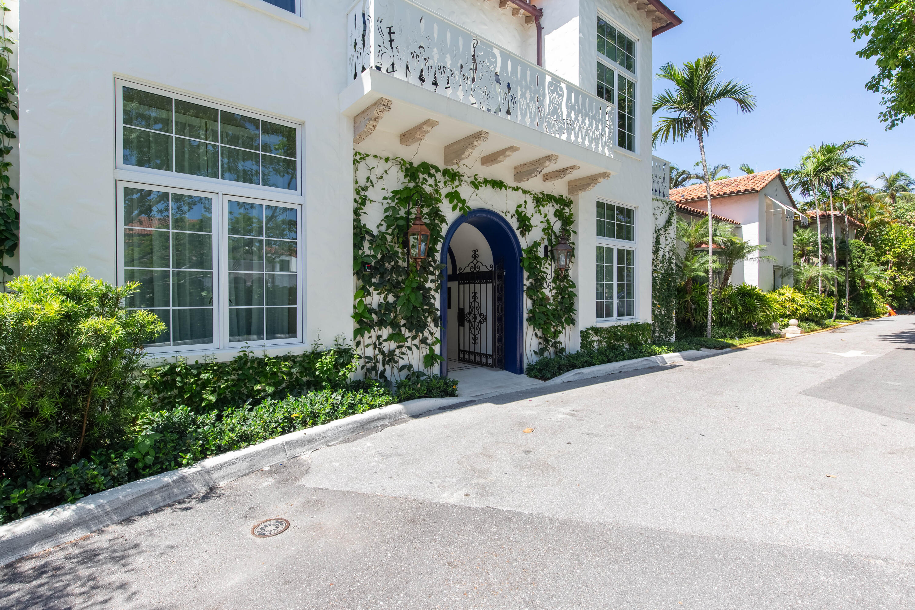 236 Phipps Plaza, Unit D Palm Beach, FL 33480 - Photo 2 of 55 a view of a building with potted plants