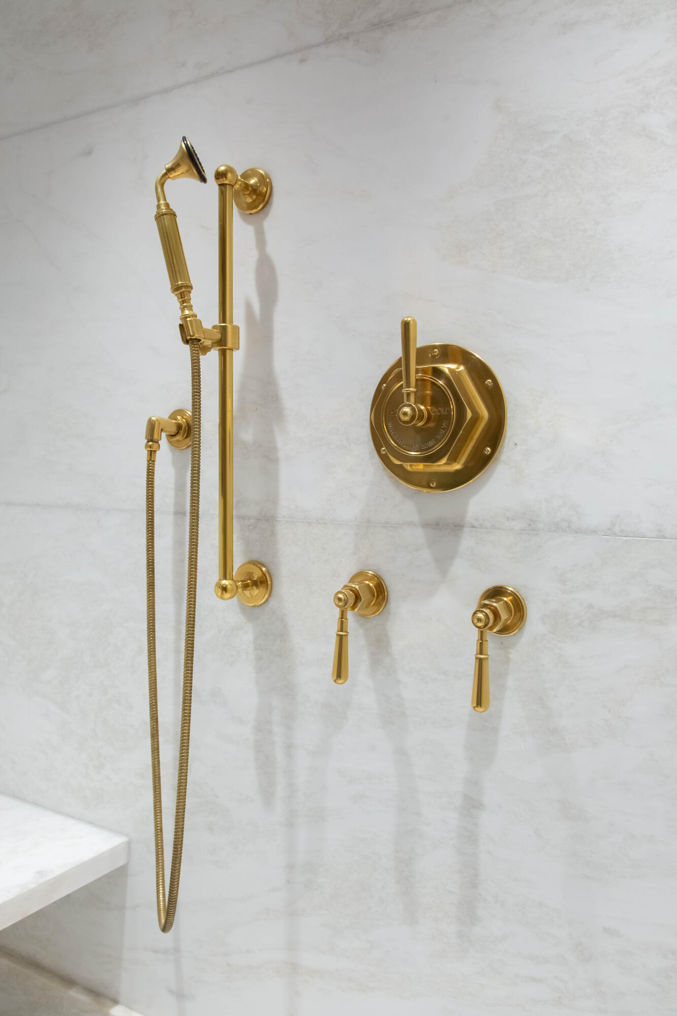 236 Phipps Plaza, Unit D Palm Beach, FL 33480 - Photo 31 of 55 a bathroom with a sink