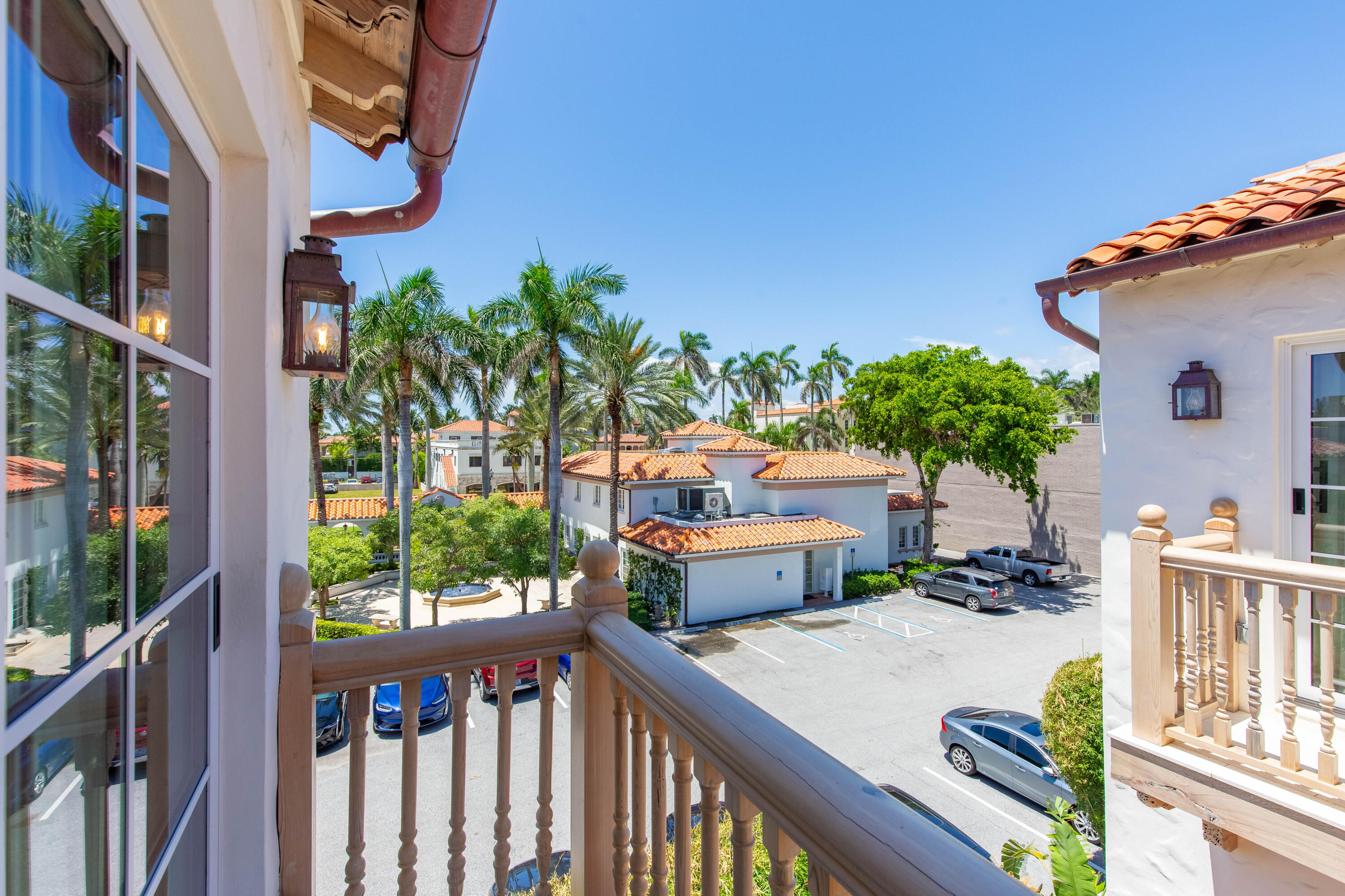 236 Phipps Plaza, Unit D Palm Beach, FL 33480 - Photo 40 of 55 a view of an outdoor kitchen