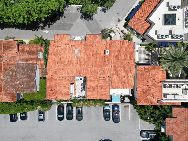 $6,495,000 | 236 Phipps Plaza, Unit D, Palm Beach, FL 33480