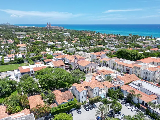 $6,495,000 | 236 Phipps Plaza, Unit D, Palm Beach, FL 33480