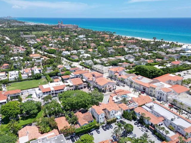 $6,495,000 | 236 Phipps Plaza, Unit D, Palm Beach, FL 33480