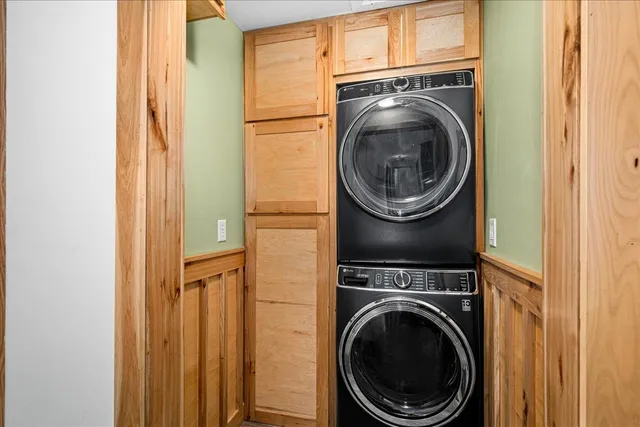 $539,900 | 5756 Maple Grove Road, Duluth, MN 55810