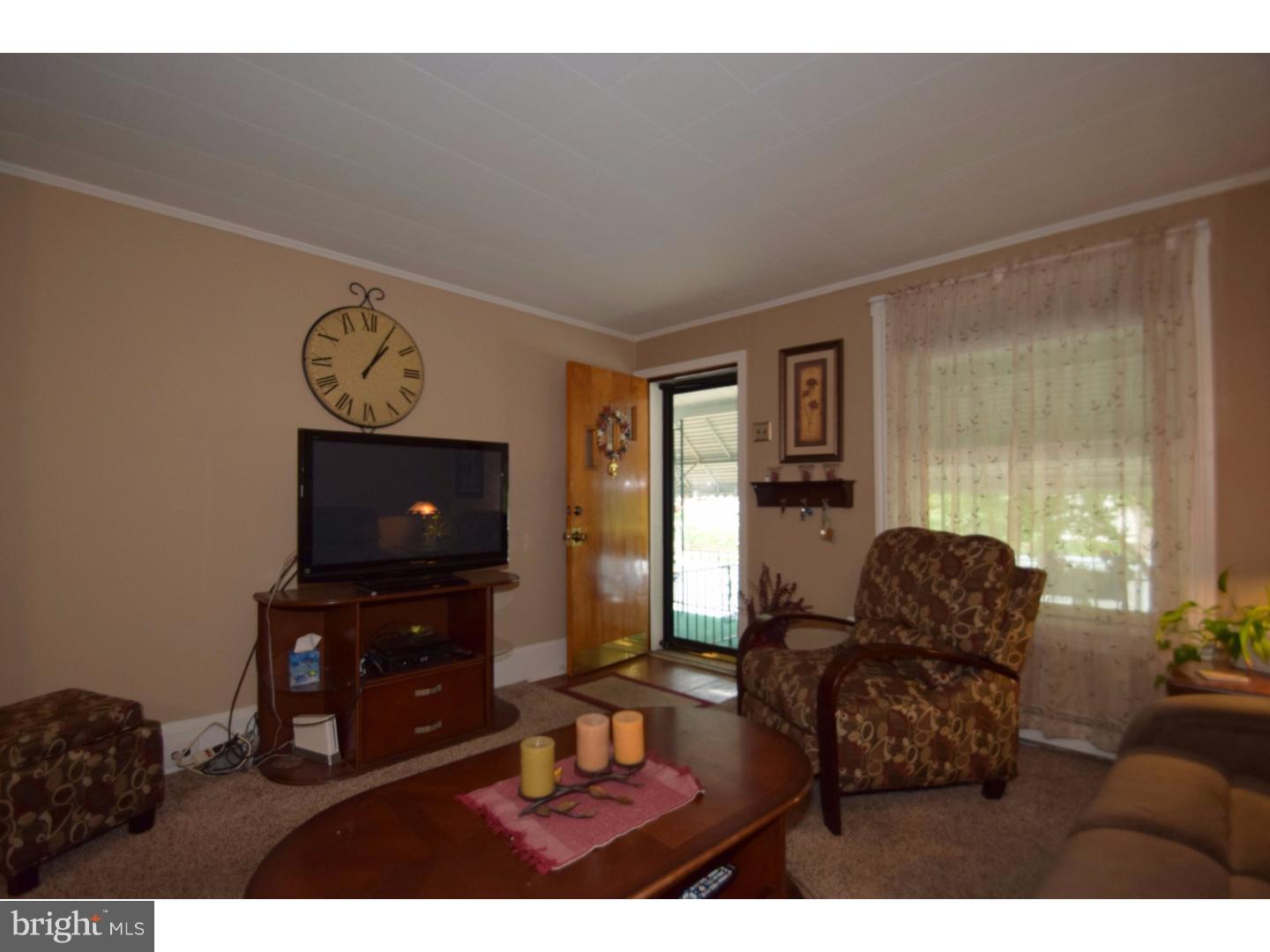 319 Nutt Road Phoenixville, PA 19460 - Photo 6 of 24 Living Room