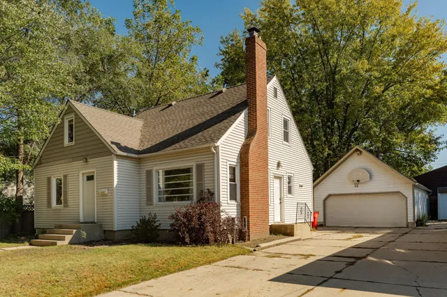 $282,000 | 412 12th Avenue Southeast, Rochester, MN 55904