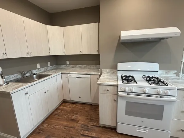 $3,900 | 628 East 3rd Street, Unit 2, Boston, MA 02127