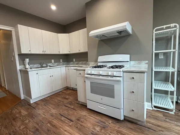 $3,900 | 628 East 3rd Street, Unit 2, Boston, MA 02127