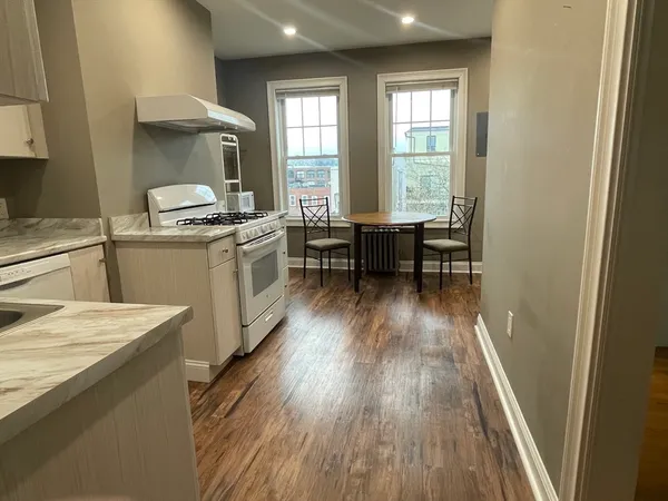 $3,900 | 628 East 3rd Street, Unit 2, Boston, MA 02127