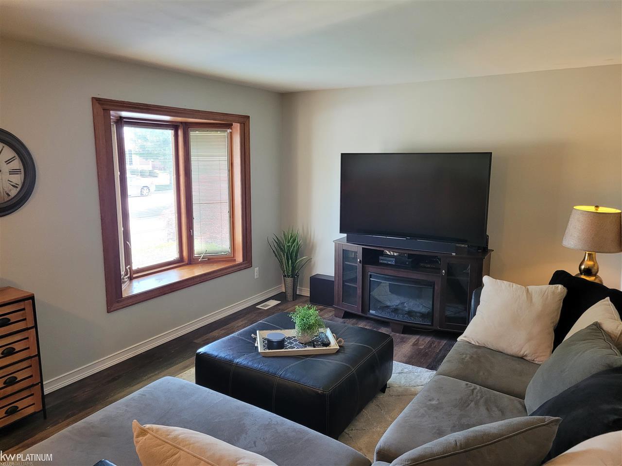 4794 Hillcrest Road Trenton, MI 48183 - Photo 7 of 33 50077142-6.JPG