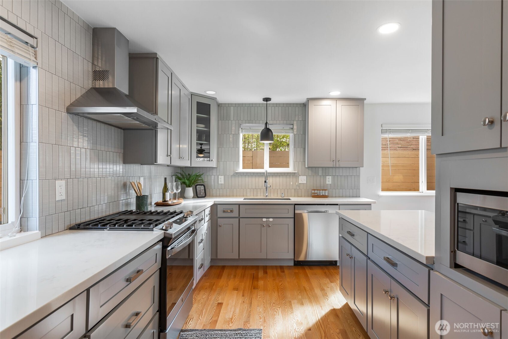 336 Northwest 46th Street Seattle, WA 98107 - Photo 10 of 31