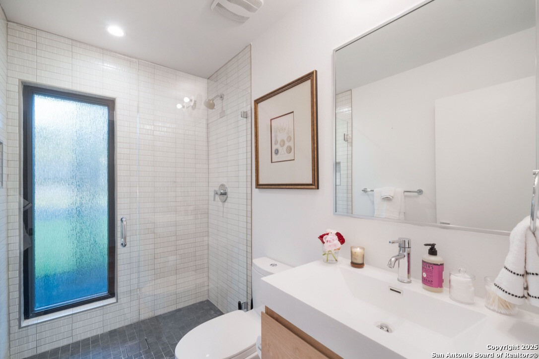 8900 Point W Drive Austin, TX 78759 - Photo 17 of 29 a bathroom with a sink toilet and shower