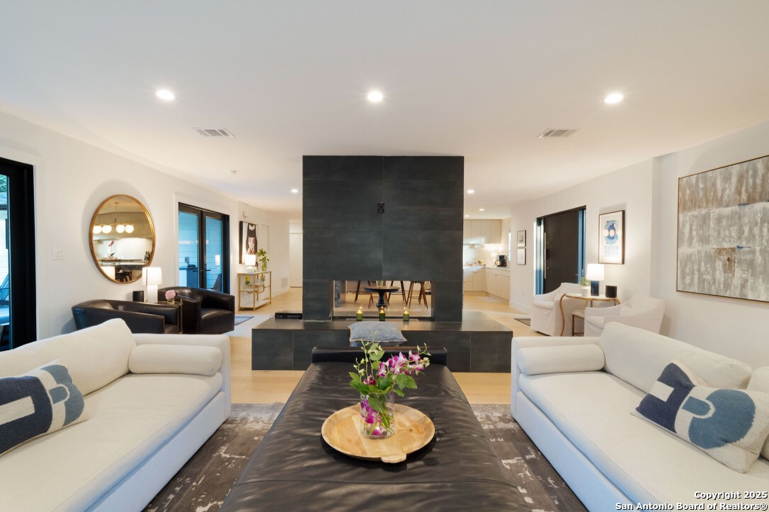 8900 Point W Drive Austin, TX 78759 - Photo 5 of 29 a living room with furniture and a large mirror