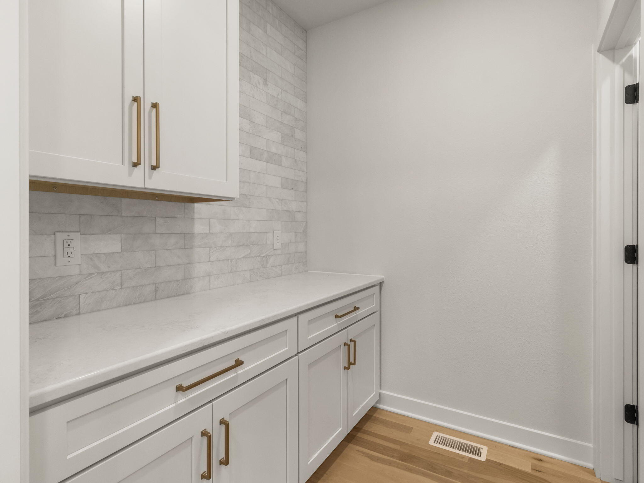 W151N11847 Mistletoe Road Germantown, WI 53022 - Photo 19 of 42 Butlers pantry