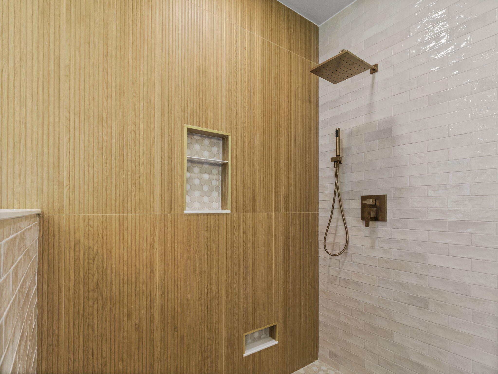 W151N11847 Mistletoe Road Germantown, WI 53022 - Photo 29 of 42 Master shower