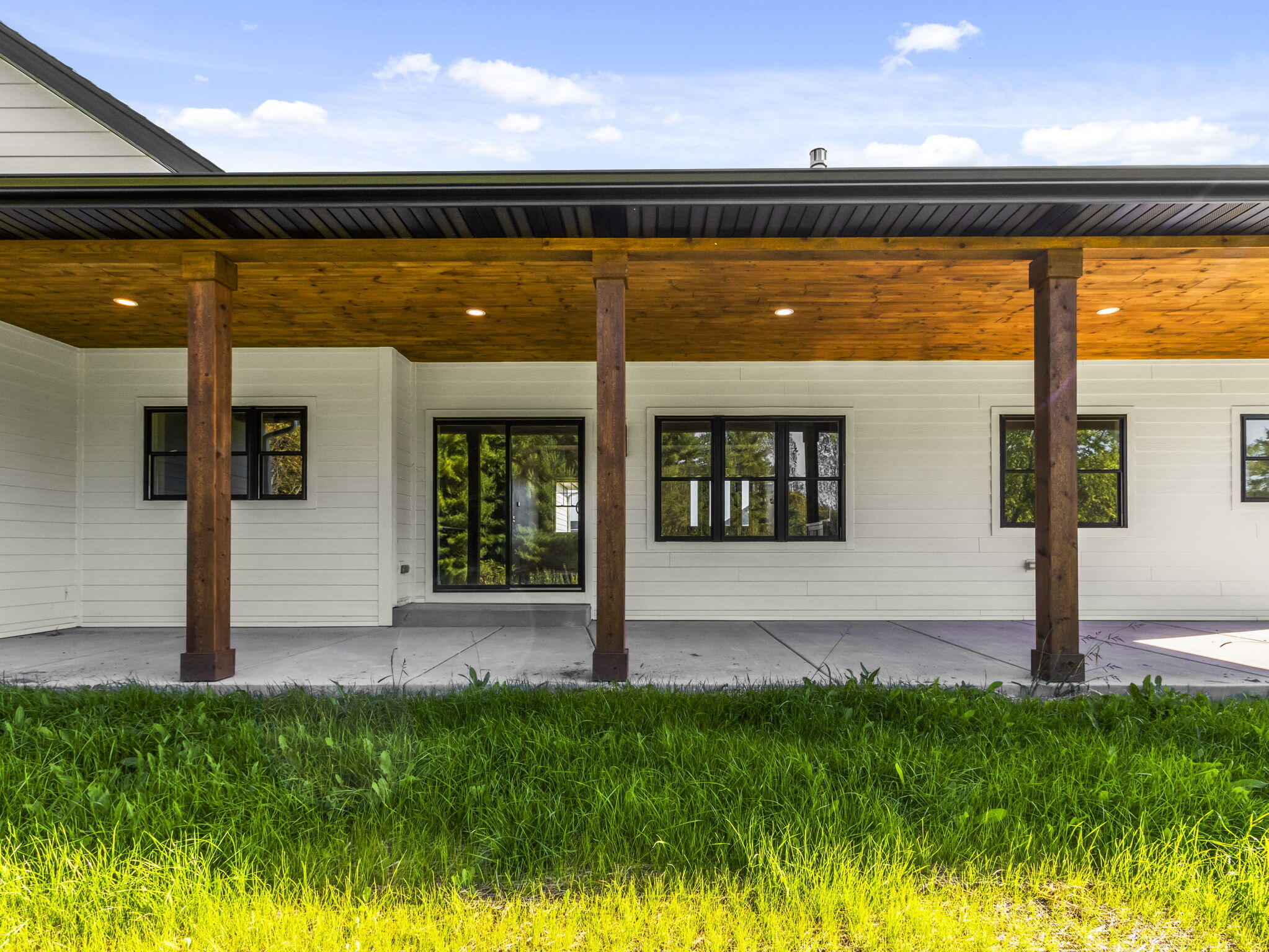W151N11847 Mistletoe Road Germantown, WI 53022 - Photo 8 of 42 back porch