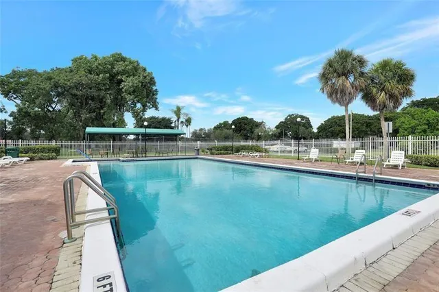 $369,900 | 5544 Lakewood Circle East, Unit E, Pompano Beach, FL 33063