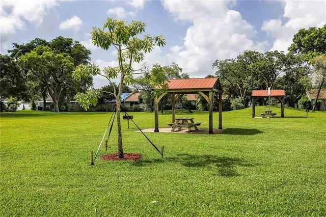 $369,900 | 5544 Lakewood Circle East, Unit E, Pompano Beach, FL 33063