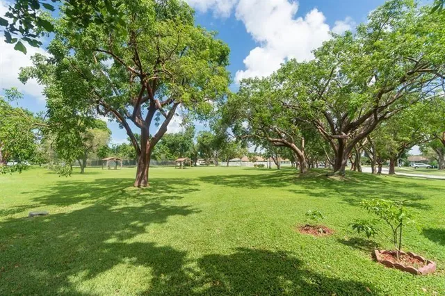 $369,900 | 5544 Lakewood Circle East, Unit E, Pompano Beach, FL 33063