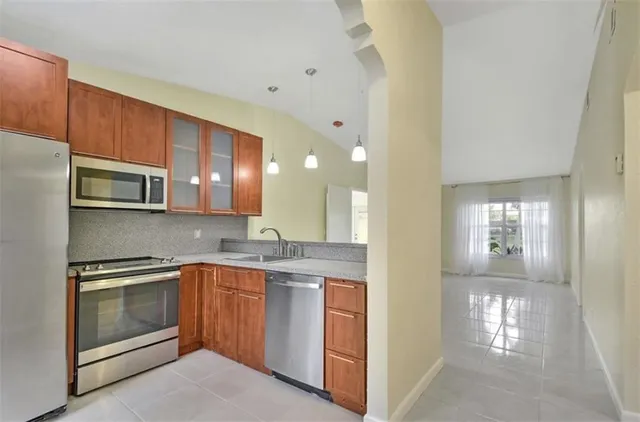 $369,900 | 5544 Lakewood Circle East, Unit E, Pompano Beach, FL 33063