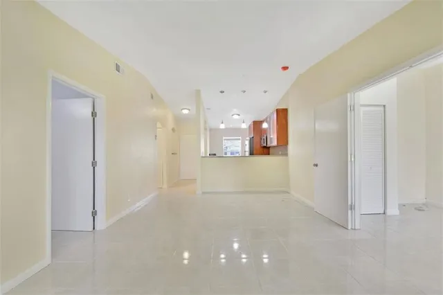 $369,900 | 5544 Lakewood Circle East, Unit E, Pompano Beach, FL 33063