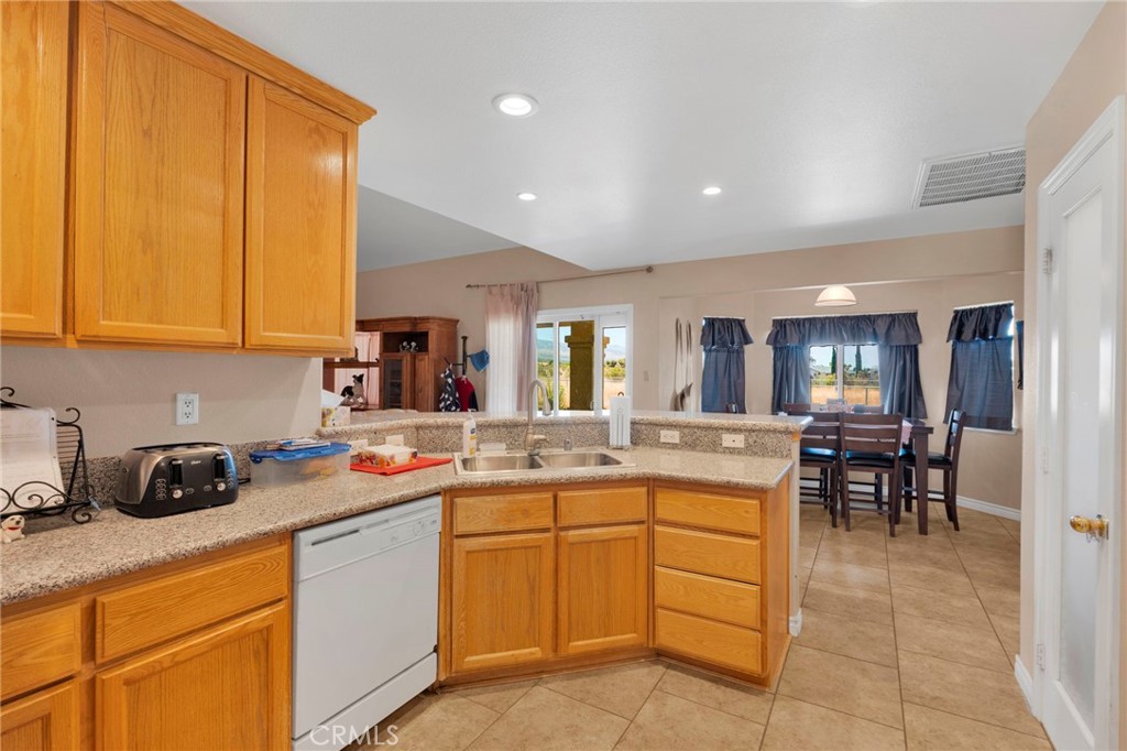 12472 Oasis Road Pinon Hills, CA 92372 - Photo 13 of 58