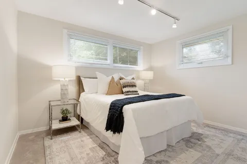 $425,000 | 810 Leamington Avenue, Wilmette, IL 60091