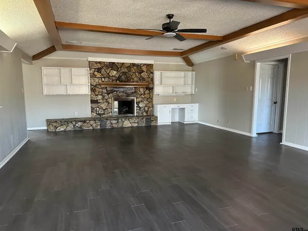 $1,800 | 15096 Highway 110, Whitehouse, TX 75791