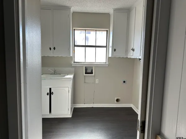 $1,800 | 15096 Highway 110, Whitehouse, TX 75791