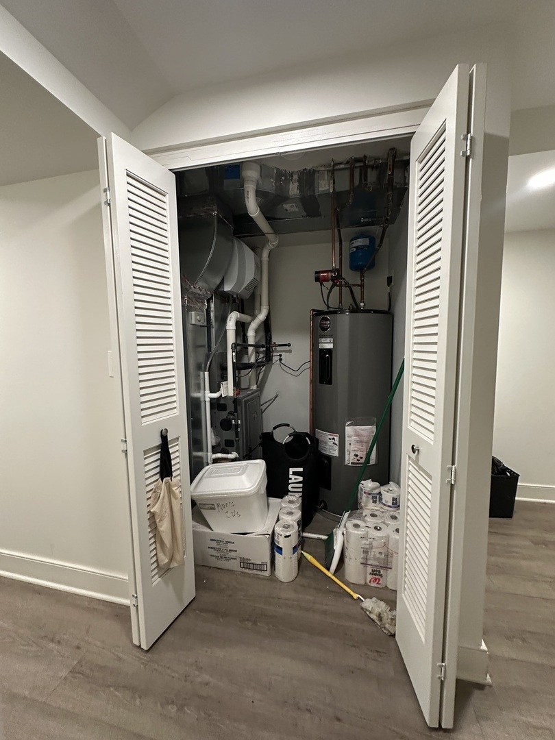 2329 West Monroe Street, Unit LW Chicago, IL 60612 - Photo 13 of 16 a view of living room