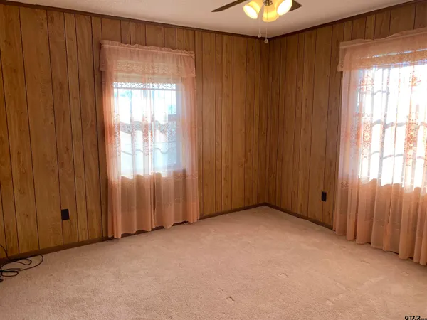 $1,500 | 304 6th Street Southwest, Bogata, TX 75417