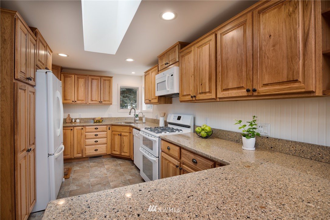 4159 Dewey Road Bellingham, WA 98226 - Photo 3 of 25 Gallery Image 3