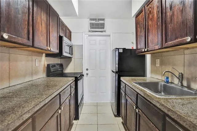 $1,700 | 1400 Pennsylvania Avenue, Unit 40, Miami Beach, FL 33139