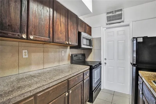 $1,700 | 1400 Pennsylvania Avenue, Unit 40, Miami Beach, FL 33139