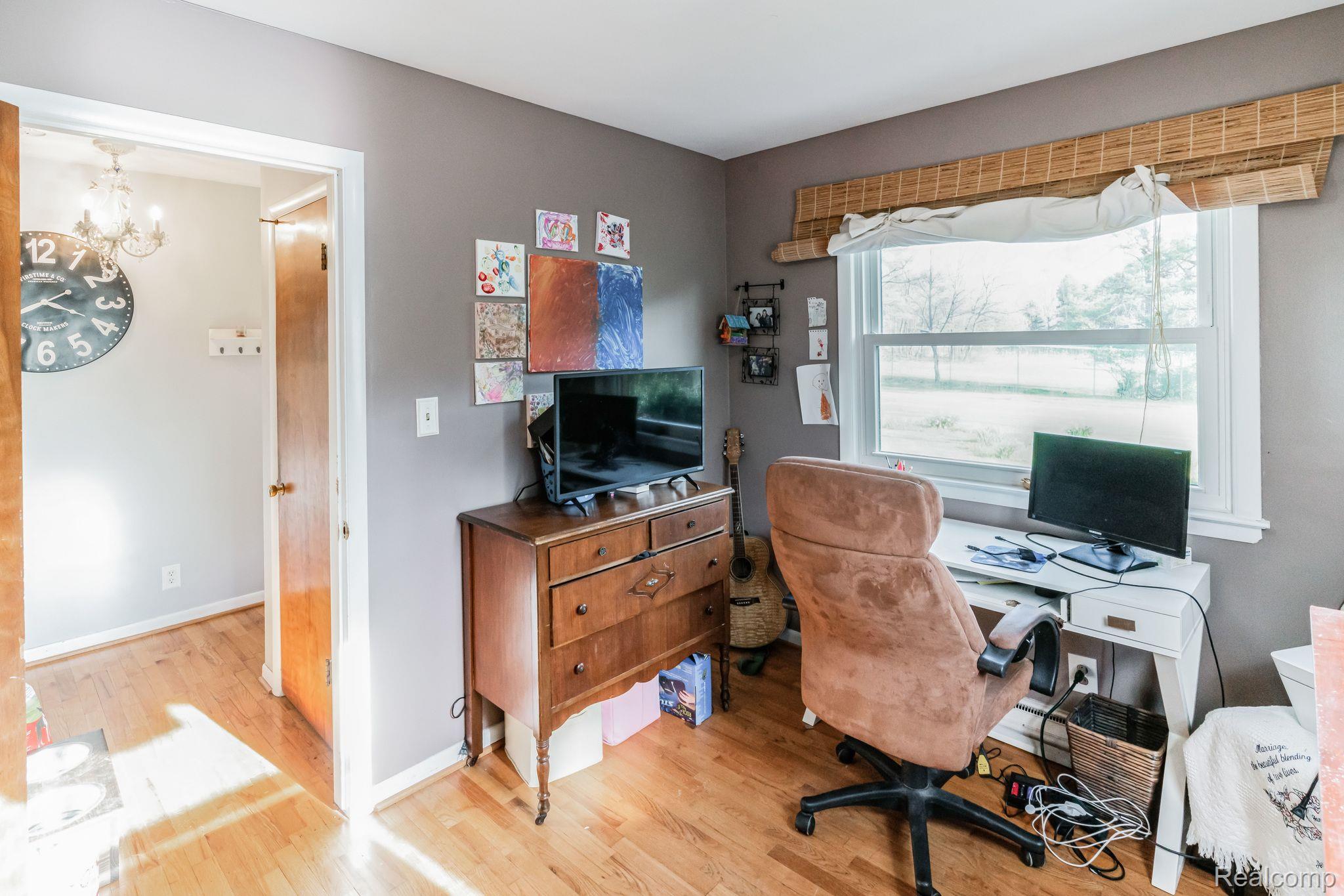 9176 Carpenter Road Flushing, MI 48433 - Photo 12 of 35 Gallery Image 12