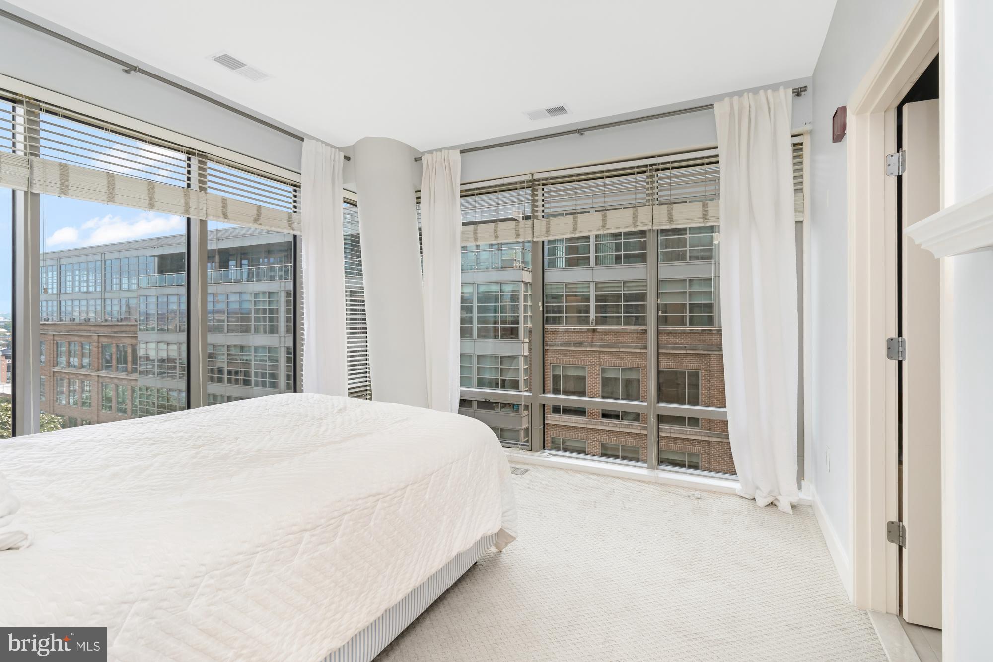 675 President Street, Unit 1406 Baltimore, MD 21202 - Photo 20 of 30 a large bed sitting in front of a window