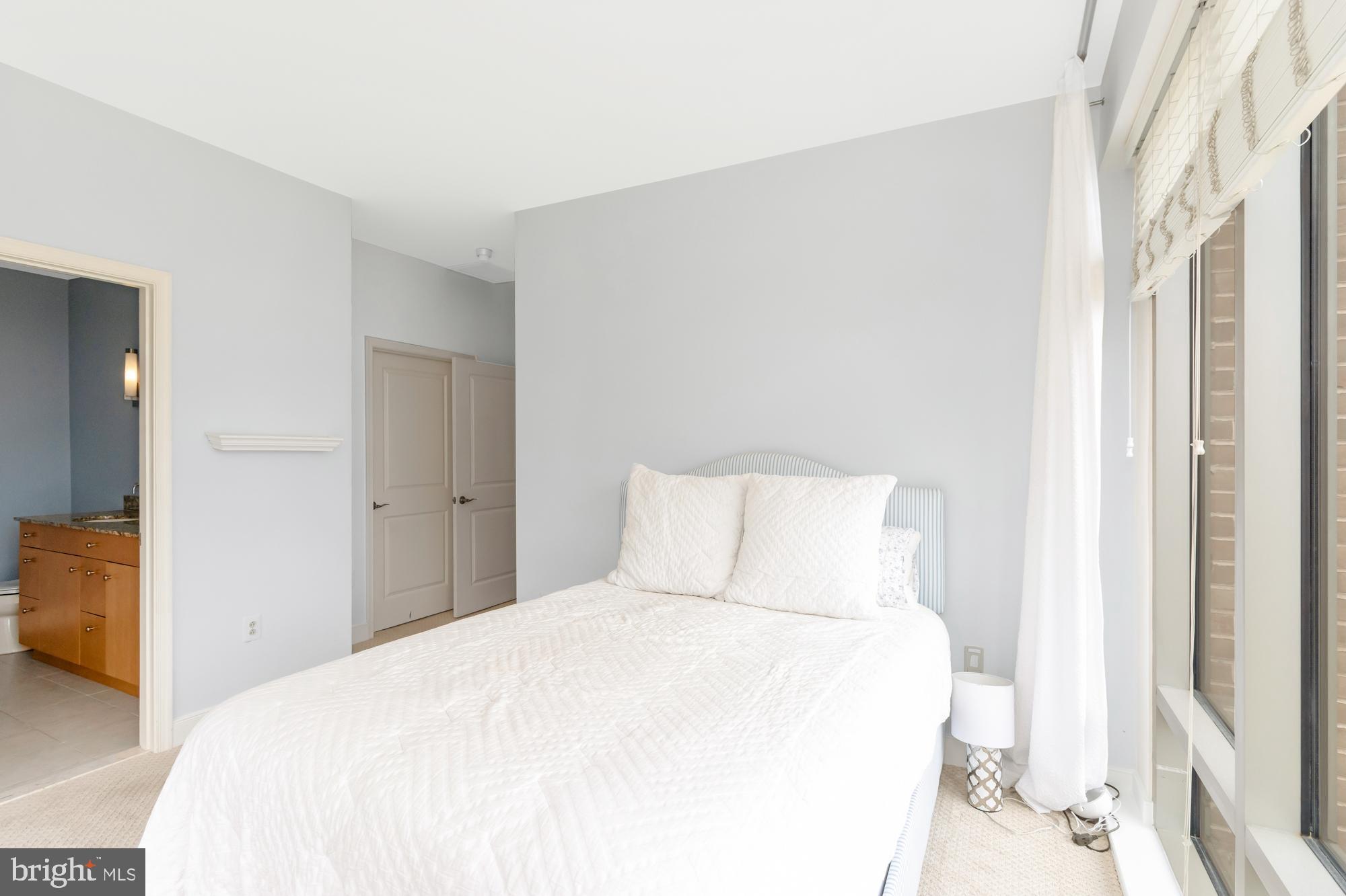 675 President Street, Unit 1406 Baltimore, MD 21202 - Photo 23 of 30 a large bed in a bedroom next to a window