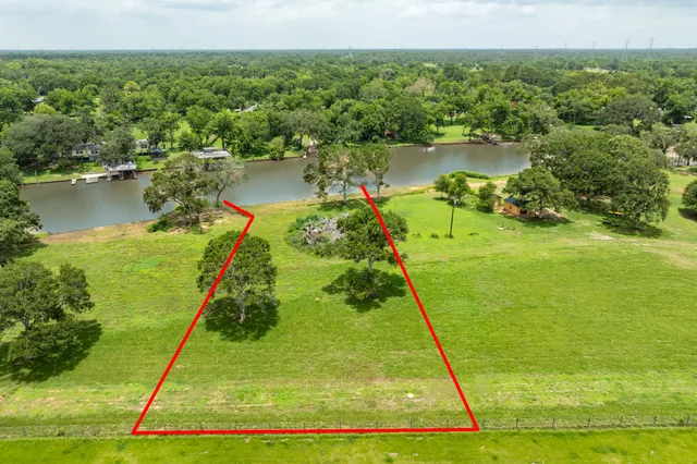 $199,900 | 3 County Road 344, Brazoria, TX 77422