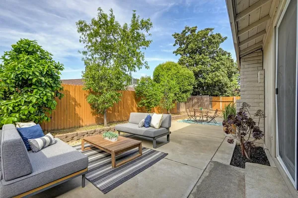 a view of a backyard with pathway