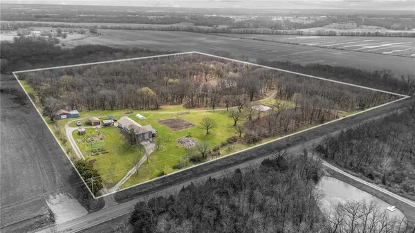 $670,000 | 471 County Road, Centerview, MO 64019