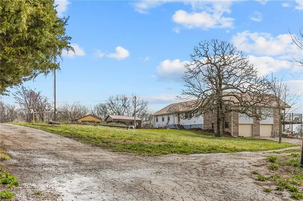 $685,000 | 471 County Road, Centerview, MO 64019