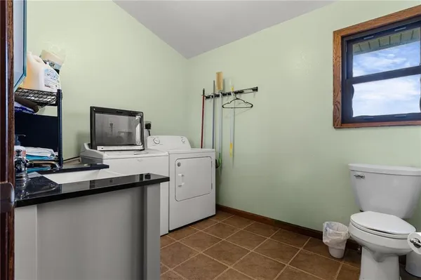 $670,000 | 471 County Road, Centerview, MO 64019