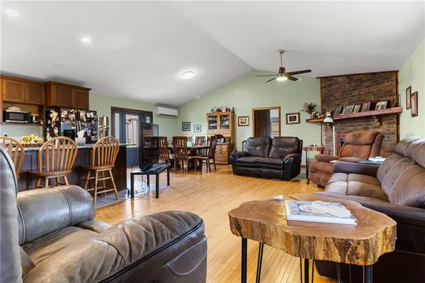 $670,000 | 471 County Road, Centerview, MO 64019