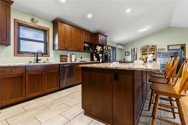 $670,000 | 471 County Road, Centerview, MO 64019