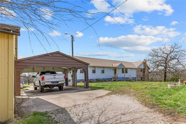 $670,000 | 471 County Road, Centerview, MO 64019
