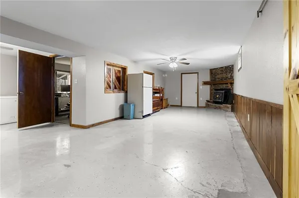 $670,000 | 471 County Road, Centerview, MO 64019