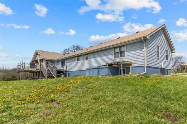 $670,000 | 471 County Road, Centerview, MO 64019