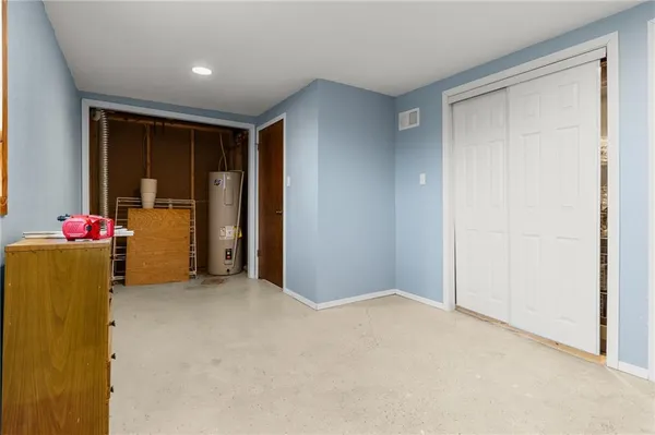 $670,000 | 471 County Road, Centerview, MO 64019