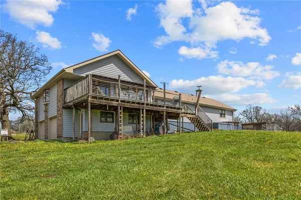 $670,000 | 471 County Road, Centerview, MO 64019