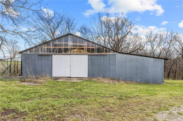 $670,000 | 471 County Road, Centerview, MO 64019